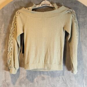Almost Famous Sage Boho Lace Sleeve Cold Shoulder Thermal Top S